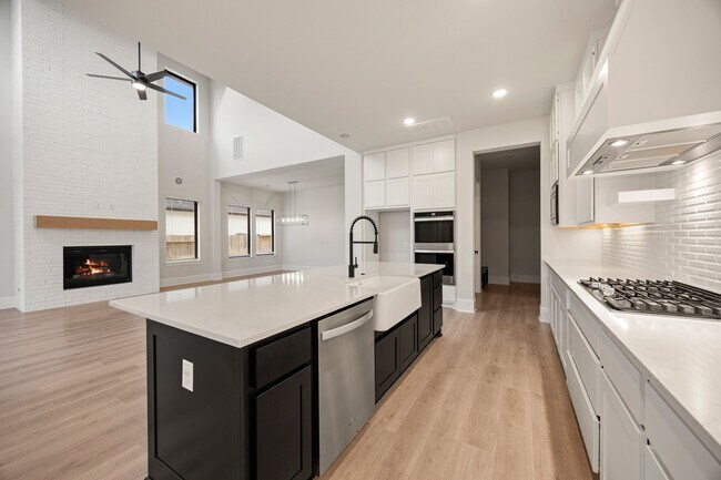 Photo - 734 Platinum Stone Ln