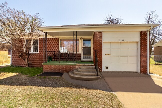 Building Photo - 3204 SE 19th St