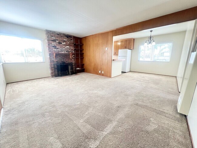 Photo - Spacious 2 Bed, 1 Bath with Vintage Charm & Garage – Quiet Top-Floor Unit Unit 800 Roswell #4