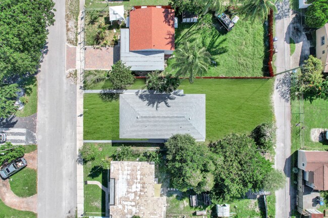 Photo - 2212 Roosevelt St