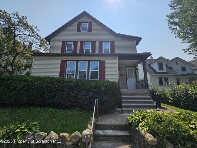 Building Photo - 1042 Taylor Ave Rental