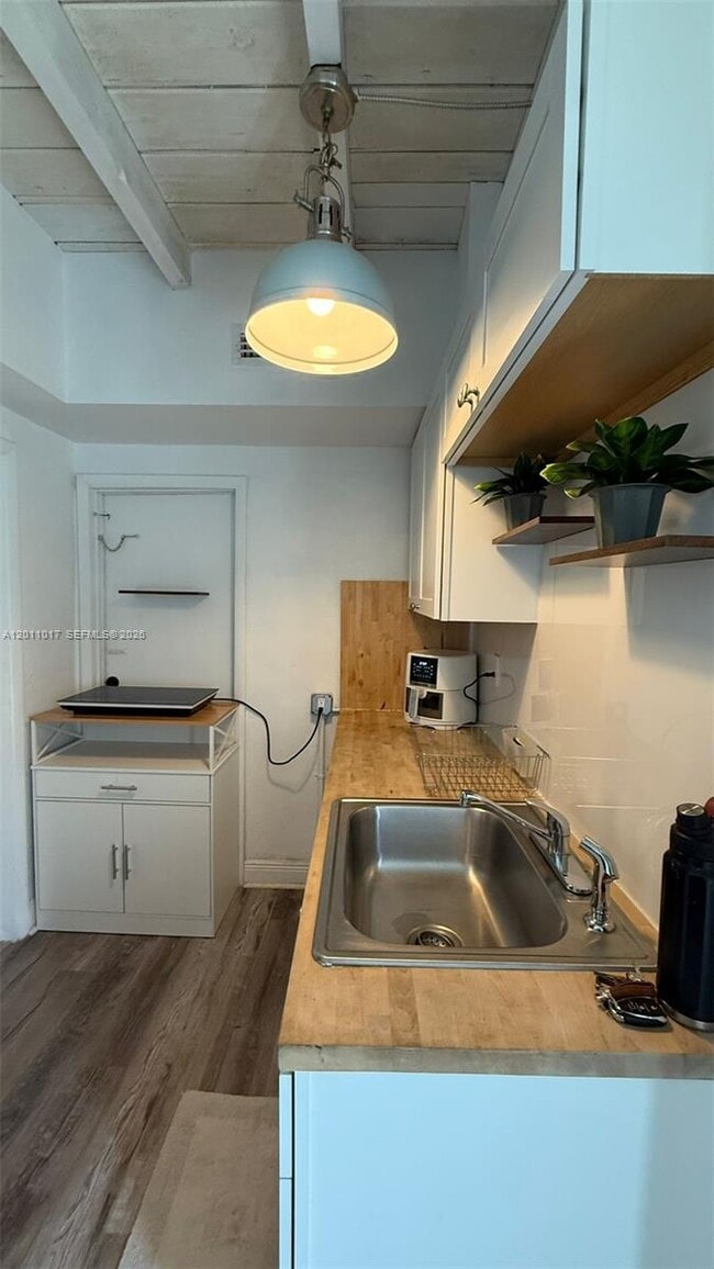 115 SE 2nd St Unit 2