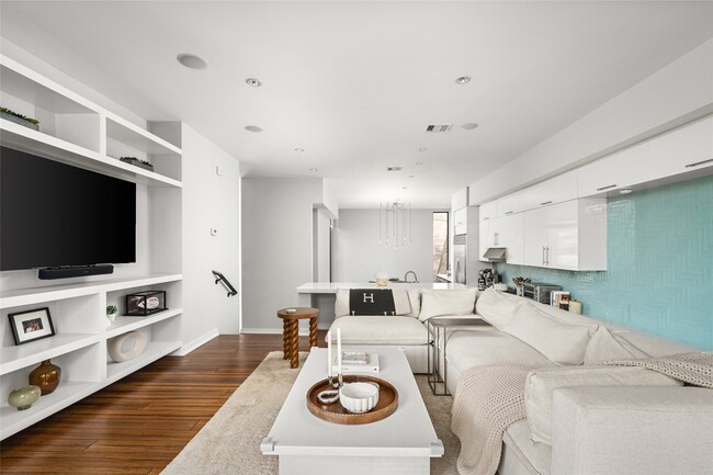 Photo - 2202 Whitney St