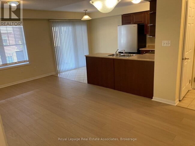 Photo - 730 Neighbourhood Cir