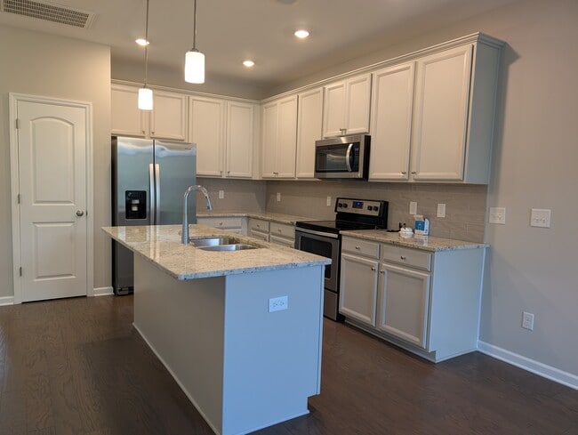 Photo - 204 Netherlands Blvd