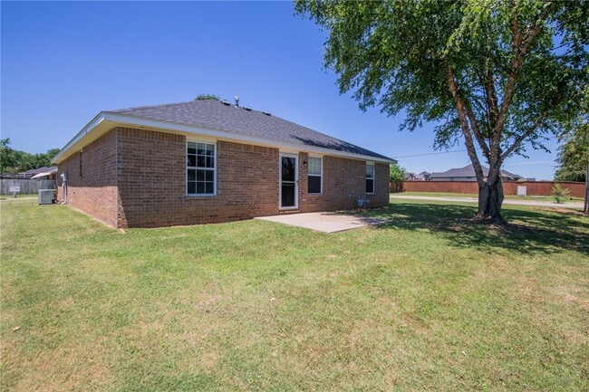 Photo - 610 Maplewood Dr