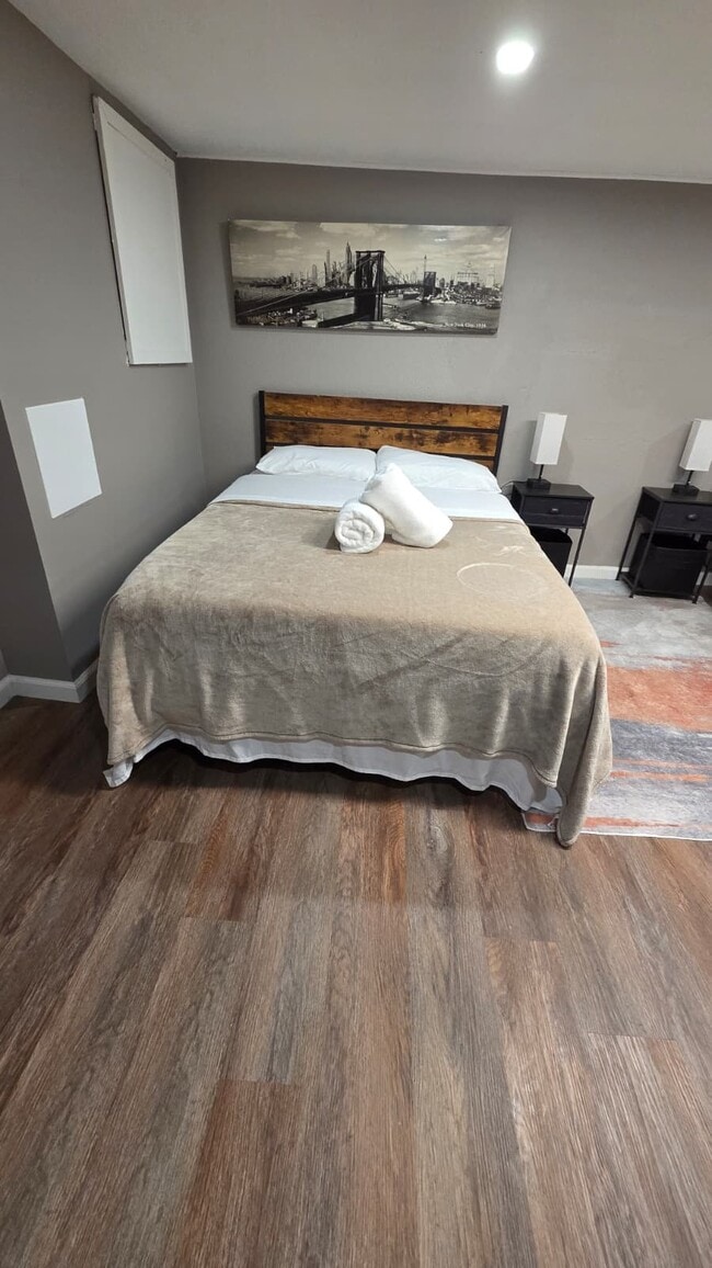 Building Photo - 1421 S Carey St