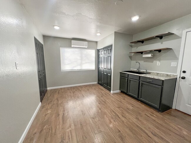 Photo - 114 W Head St Unidad V-010 114 W Head Street A