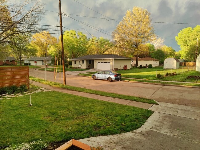 On street parking - 2913 Clover St Unit B