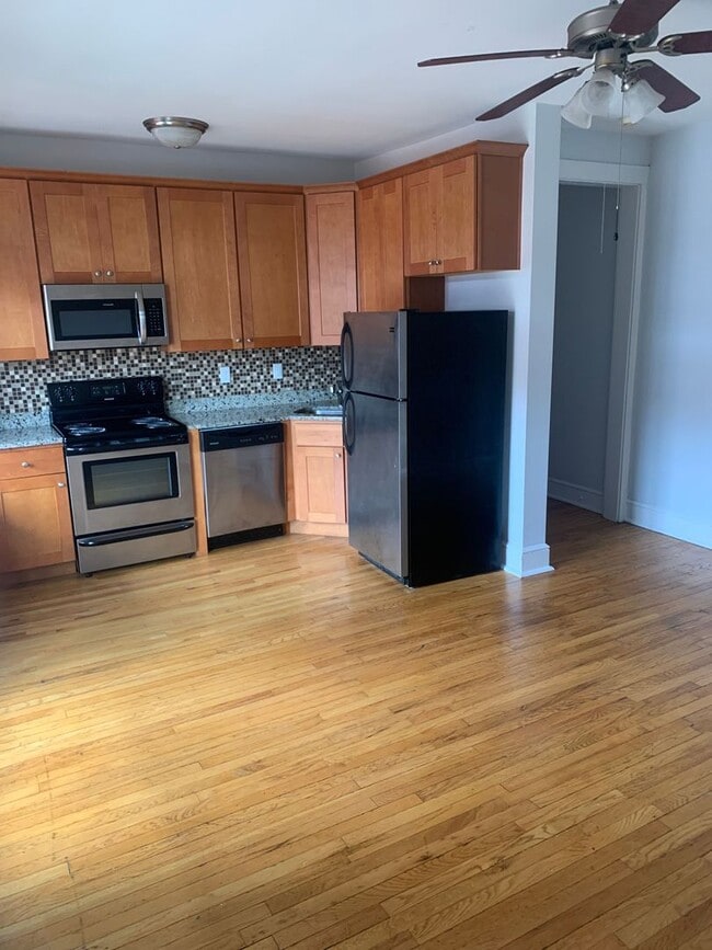 Photo - 1123-25-27 West Grace Street