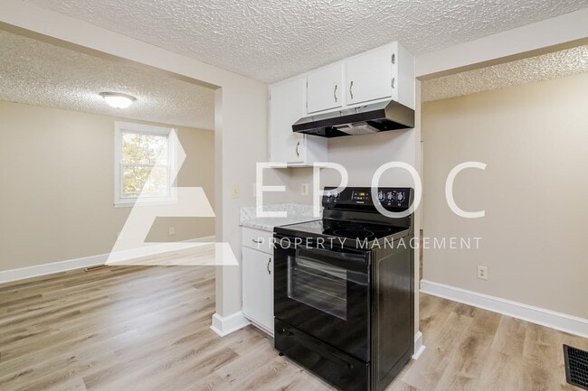 Photo - 2248 Sharon St