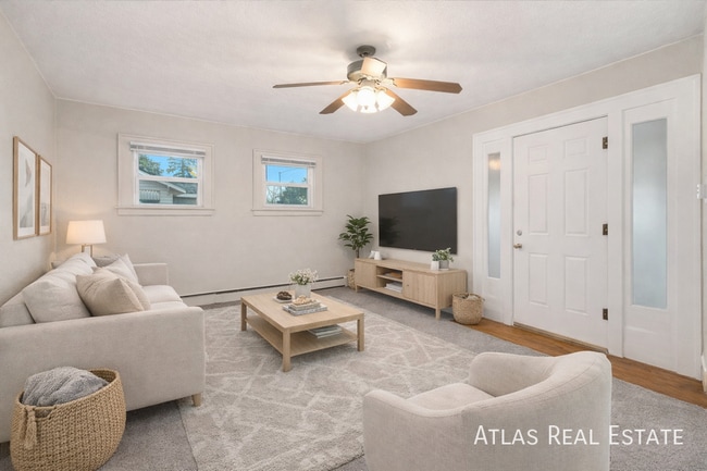 Building Photo - 1119 E 20th St Unit A