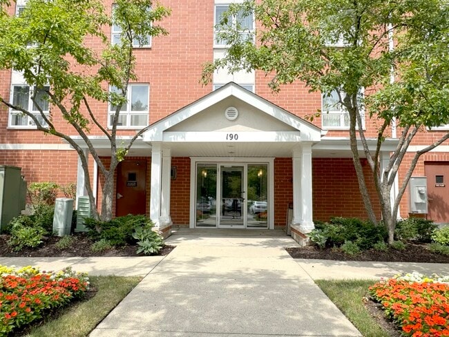 Building Photo - 190 N Milwaukee Ave Unit 606 Rental