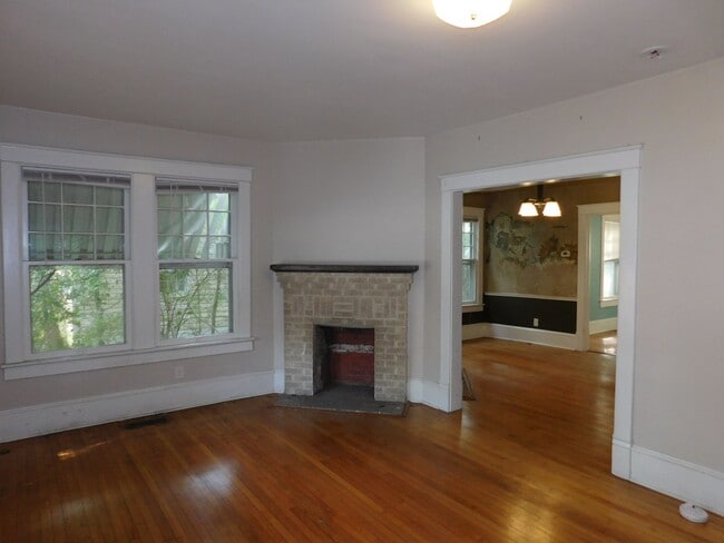 Photo - 605 Johnson St