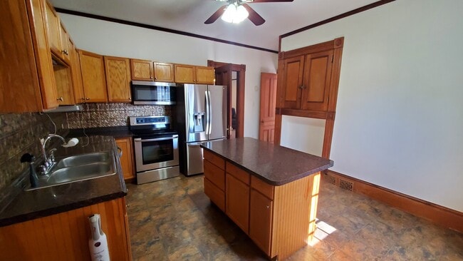 Building Photo - 57 Park St Unit 15