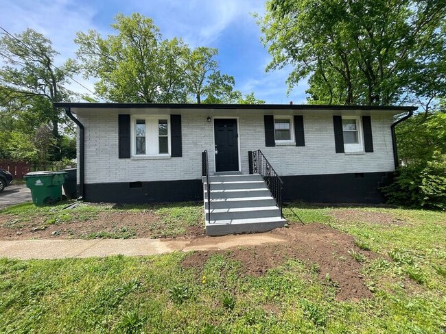 Photo - 803 Patricia Dr House