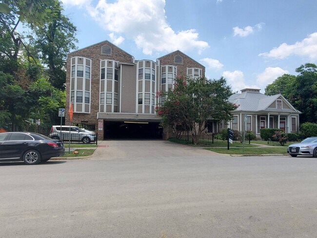 Photo - 915 W 23rd St Condo Unit 207