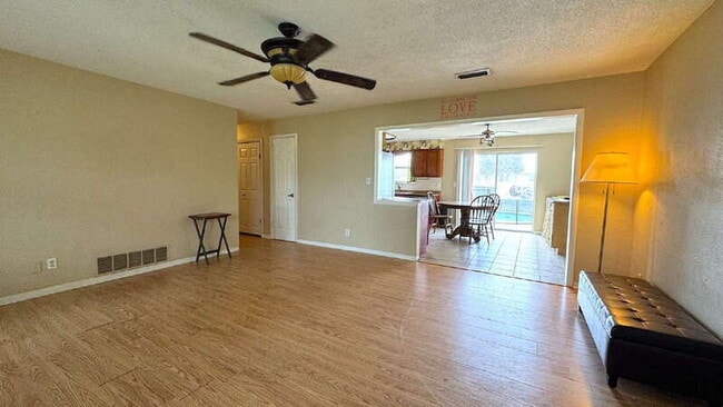 Photo - 484 Grandview Ave