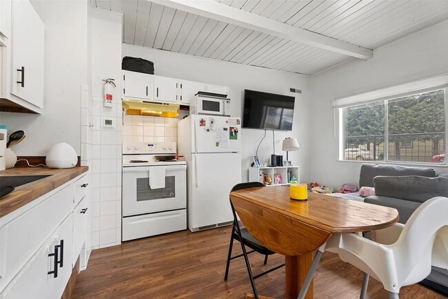 Building Photo - 3220 Clark St Unit 3222 S. Clark St