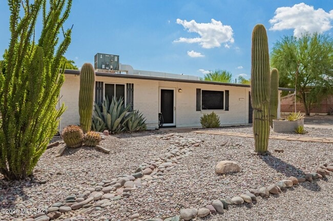 Photo - Charming 3bed/2 bath home located in the heart of Tucson, just minutes from the University of Ari...