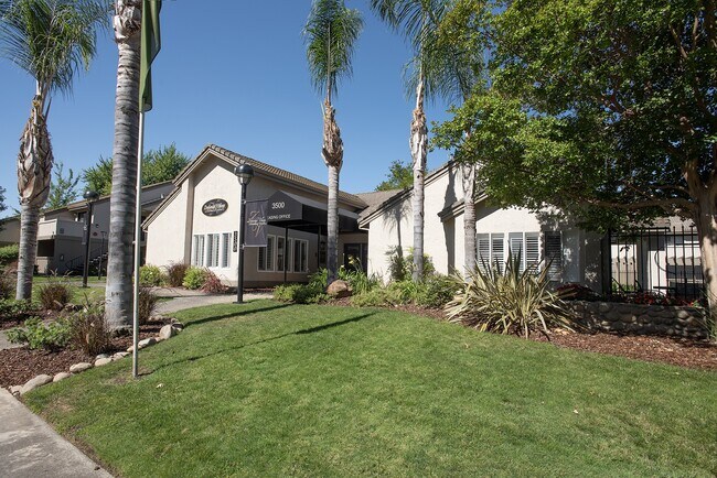 Zinfandel Village Apartments