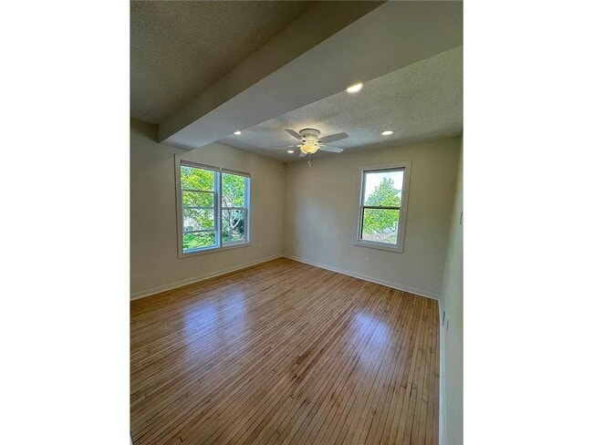 Photo - 152 Winifred St W Unit 2 (Upper)