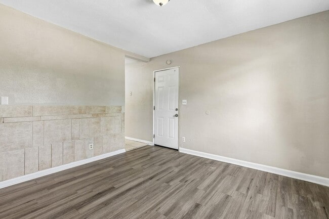 Photo - 1104 W 29th St