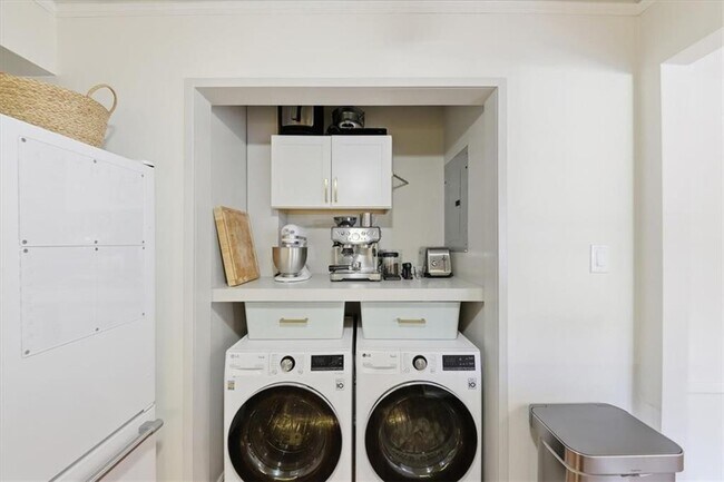 Photo - 133 Woodmere Square NW