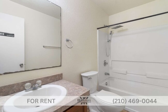 Photo - 203 Shadbush St