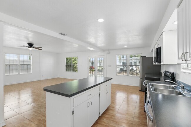 Photo - 820 Altaloma Ave