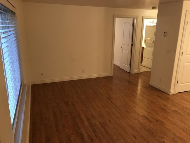 Photo - 616 E 2100 N