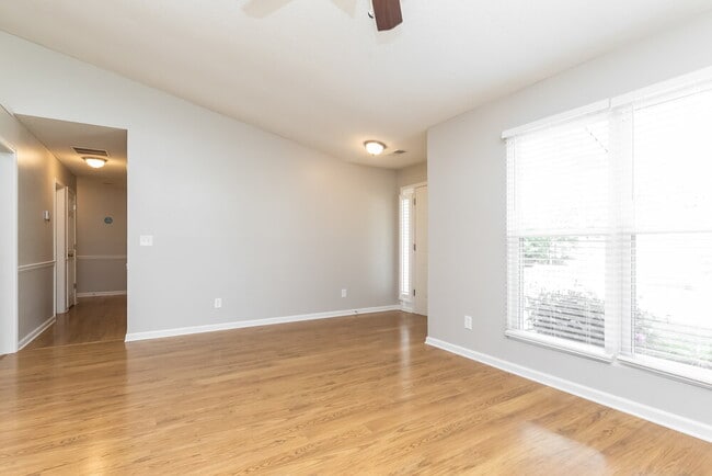 Photo - 1867 Fort River Way