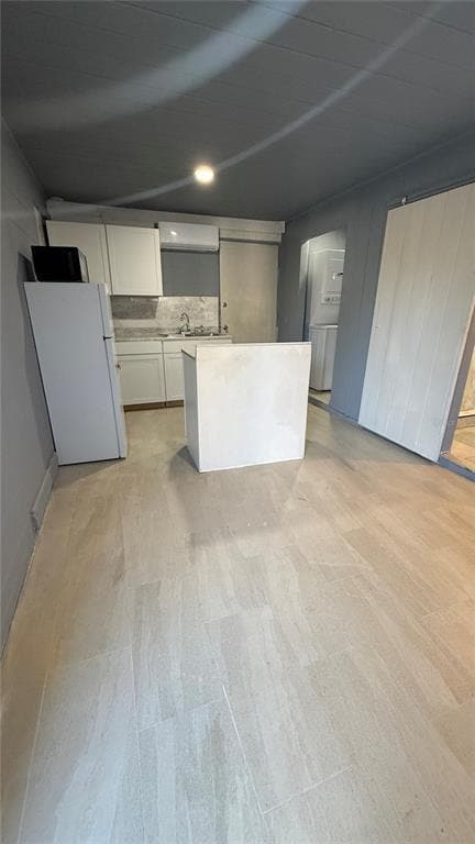 Photo - 1418 Queensway Rd