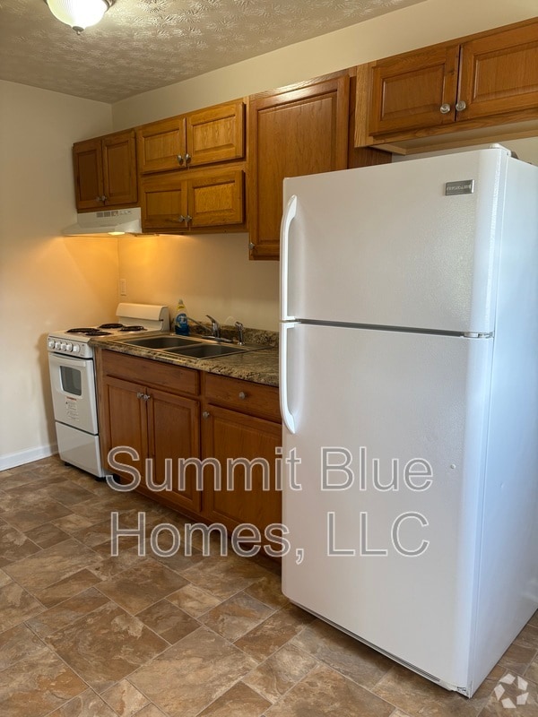 Building Photo - 261 Monroe St Unit 261 Rental