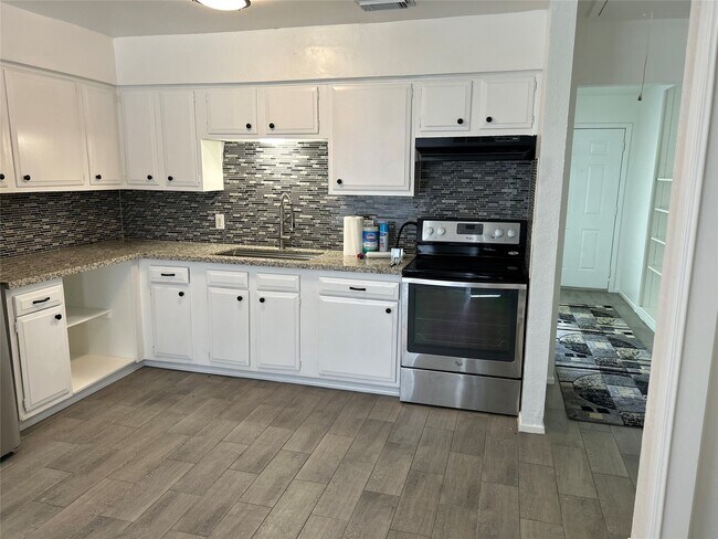 Photo - 6851 Chasewood Dr