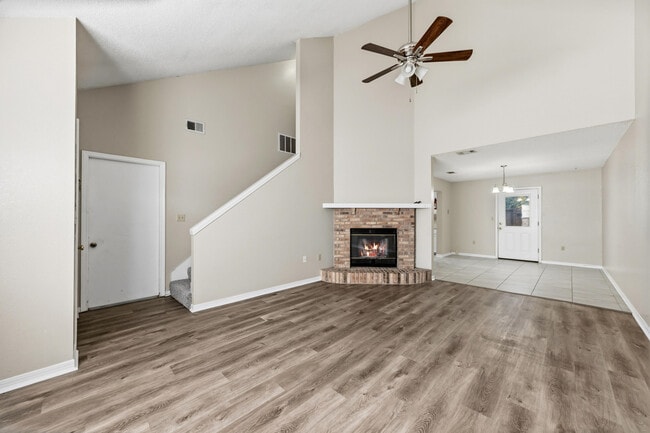 Photo - 815 Valley Rd