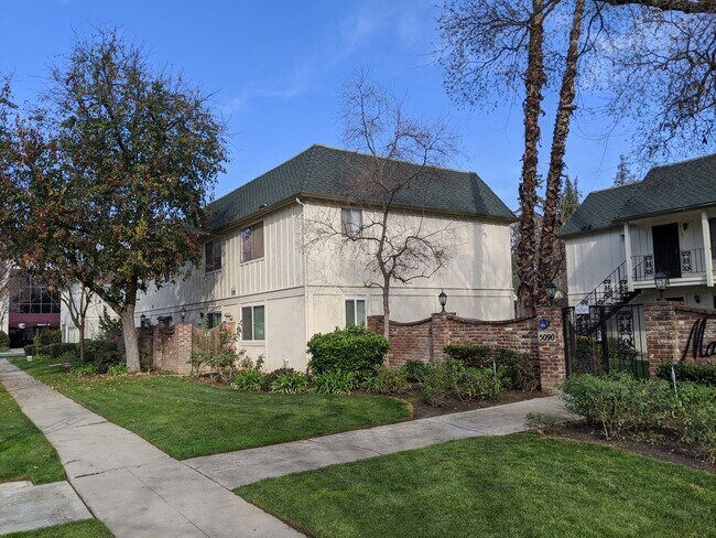 Photo - Single level condo, community pool, update...