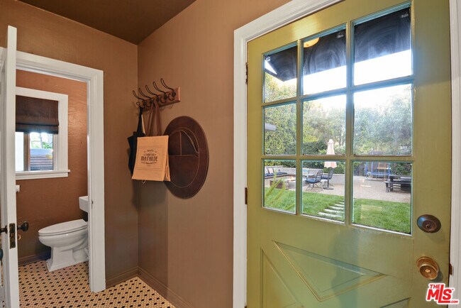 Photo - 6717 Whitley Terrace