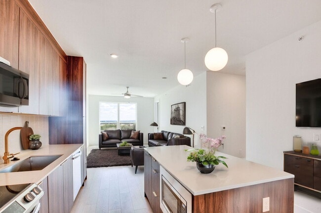 Building Photo - 1701 Simond Ave Unit 633