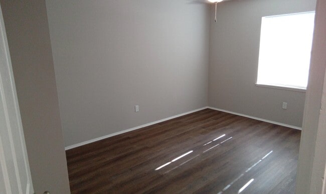 Photo - 117 Yorkshire Dr