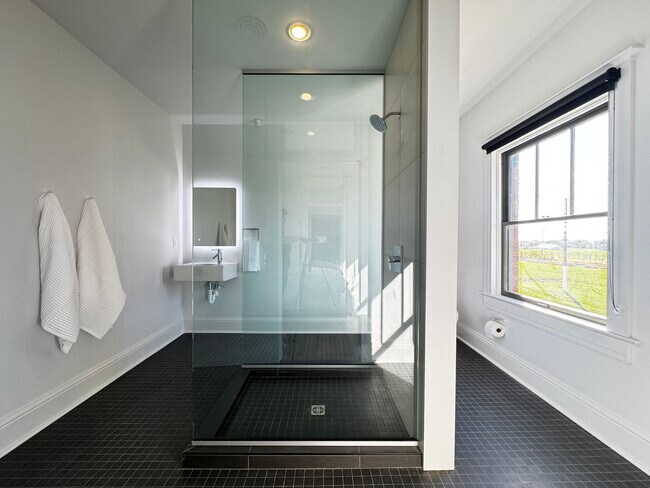 Photo - 203 E Front St