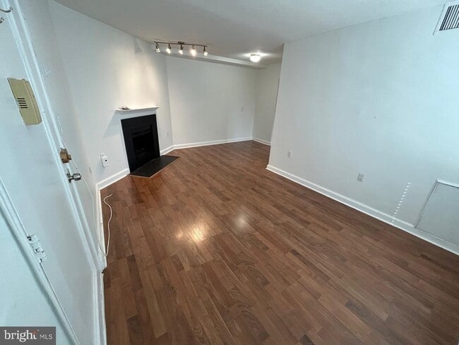 3819 Davis Pl NW Unit 2