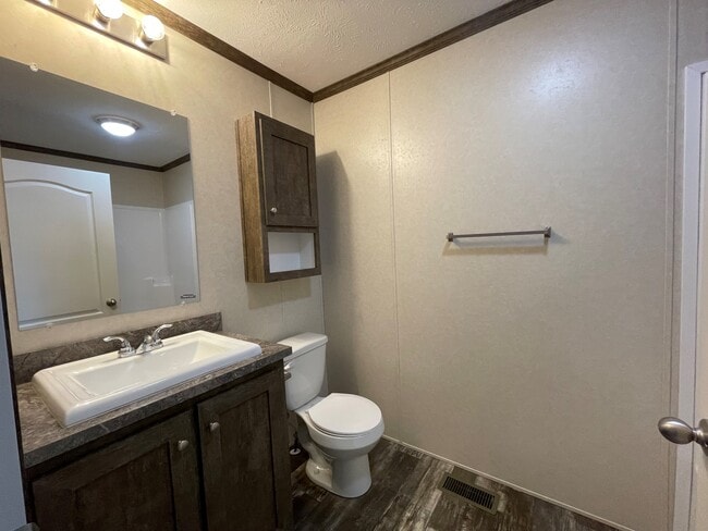 Photo - 99 Sheppard Ave