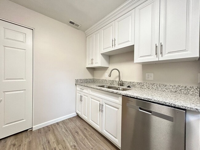 Photo - Beautifully Renovated Home – 4th Bedroom Option!