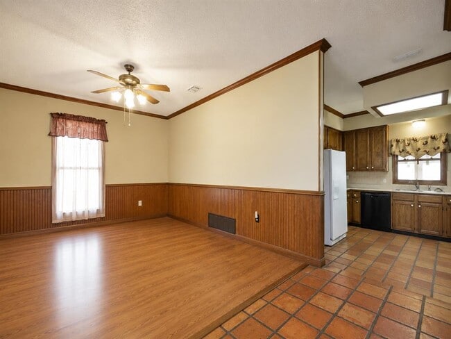 Photo - 431 Berry Ln