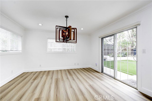 Photo - 641 Joann St