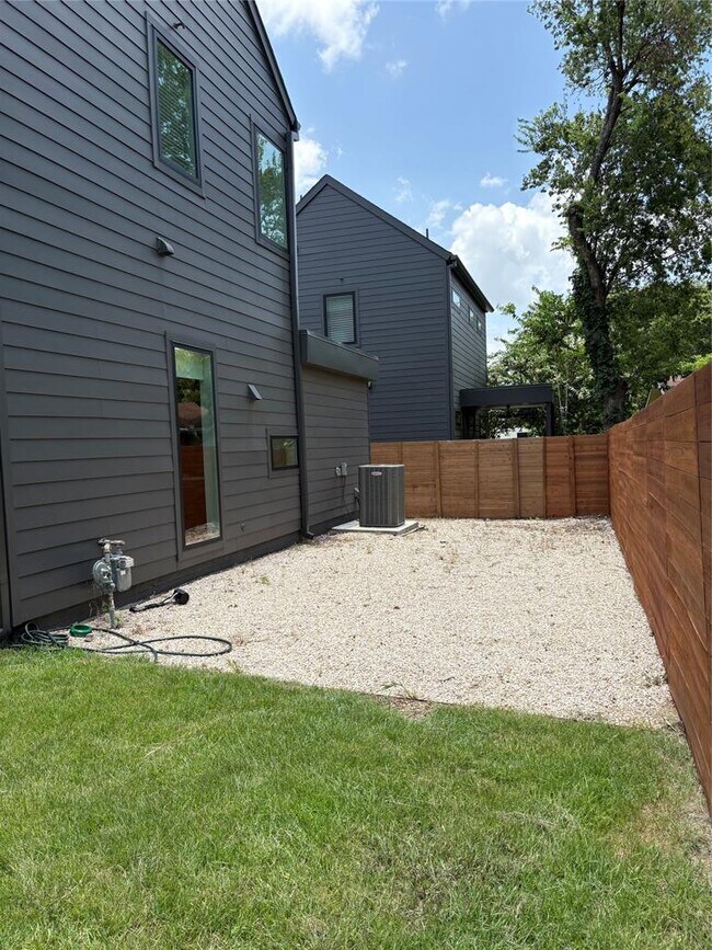 Photo - 1800 Crown Dr