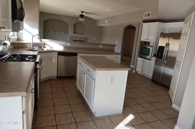 Photo - 943 Via Descanso Dr