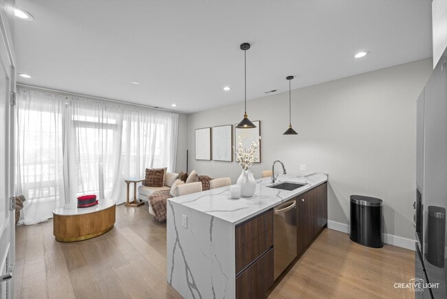 Photo - 2342 W Adams St Unit 202