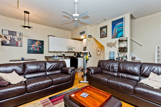 Photo - 616 N Paulina St